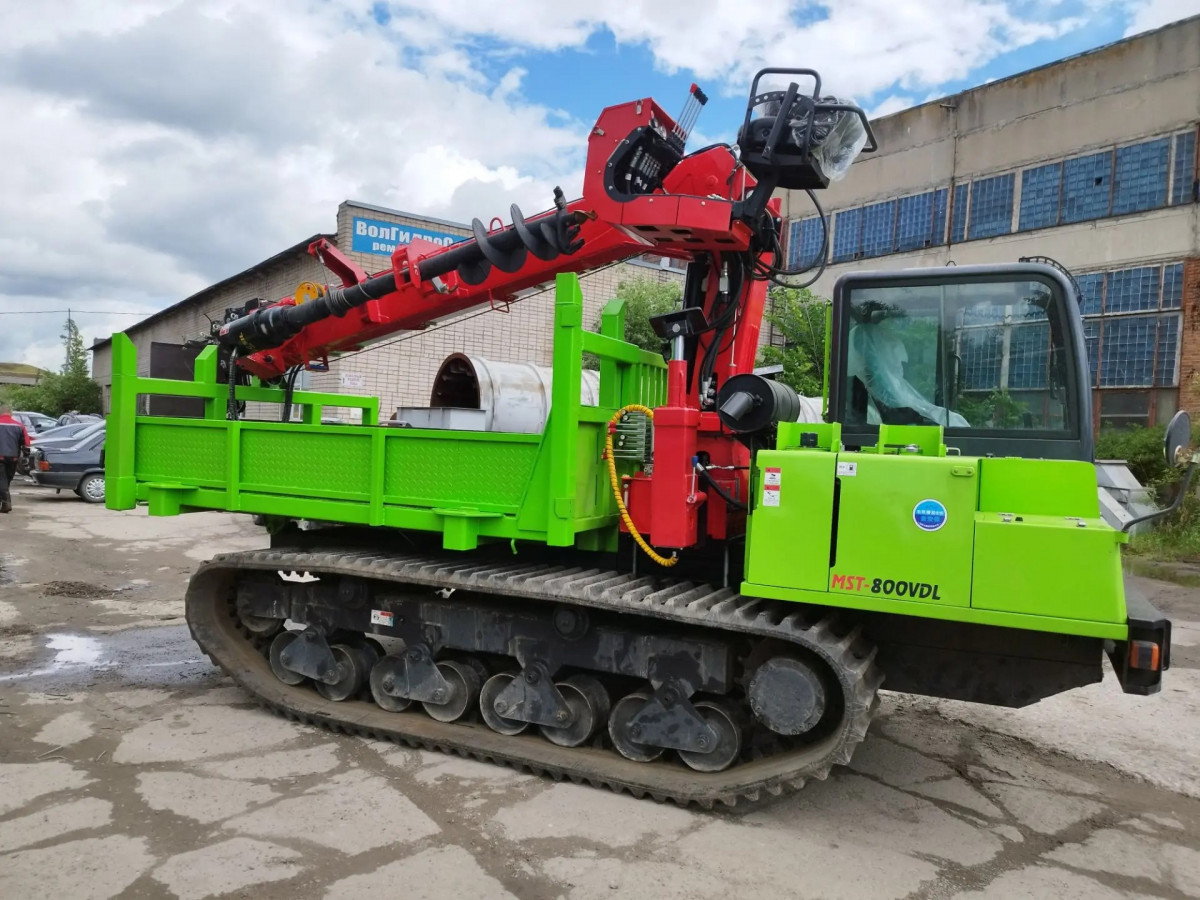 Бурильно-крановая установка TAURUS 035A на базе гусеничного форвардера Бурильно-крановая установка TAURUS 035A на базе гусеничного форвардера